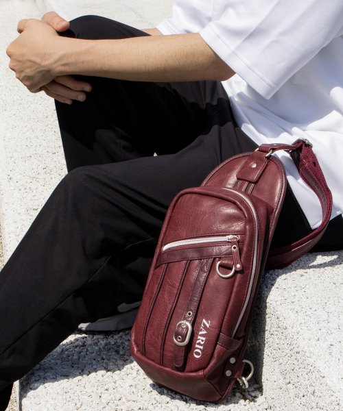 ボディバッグ メンズ 肩掛け フェイクレザー 縦型 ボディーバッグ 斜めがけ バッグ ザリオ Zario Magaseek