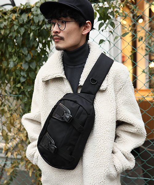 セール Device ダブルバックル ナイロンボディバッグ デバイス メンズ Device Magaseek