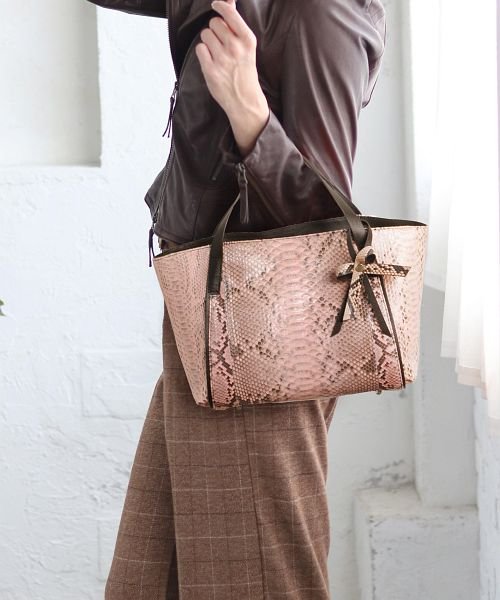 ダイヤモンド パイソン レザー ハンドバッグ リボン チャーム付き 蛇革 ヘビ柄 サンキョウショウカイ Sankyoshokai Magaseek