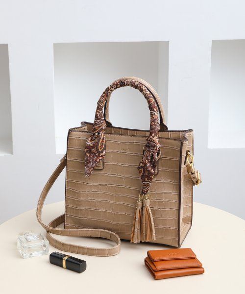 スカーフ付クロコ風型押しアオリスクエアバッグ アングリッド バッグ Ungrid Bag Magaseek