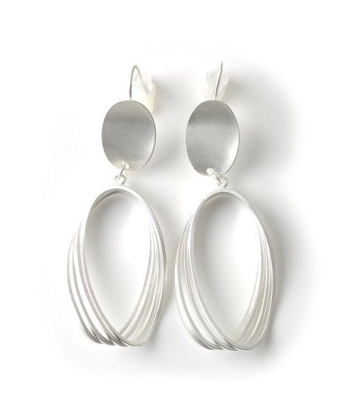 マットな質感が大人な4連サークルモチーフピアス クリームドット Cream Dot Magaseek