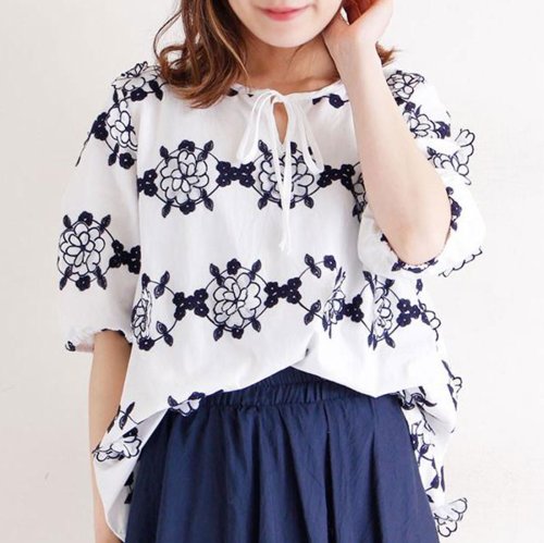 セール 5 Off 花の刺繍モチーフシャツトップス サワアラモード Sawa A La Mode Magaseek