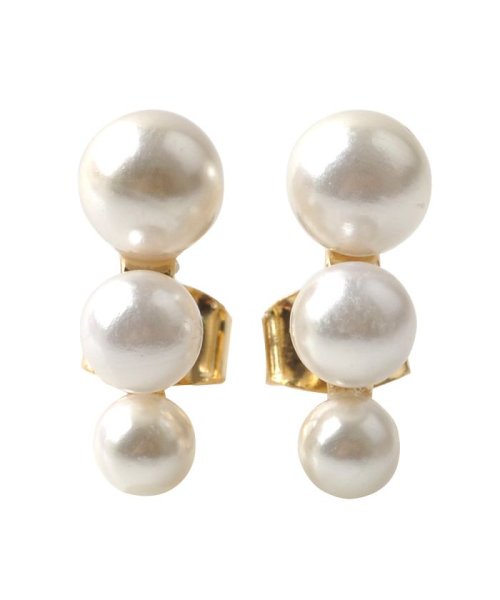 柔らかな女性らしさを感じさせる 3連パールピアス クリームドット Cream Dot Magaseek