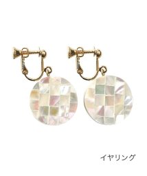 cream dot(クリームドット)/大人上品に揺れるモザイクシェルのサークルピアス/ホワイト