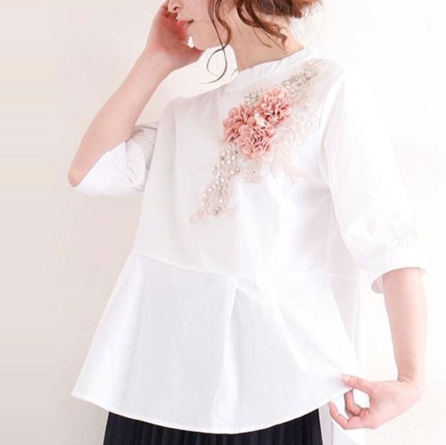 ビジューと花コサージュ華やぐペプラムシャツ サワアラモード Sawa A La Mode Magaseek ビジューと花コサージュ華やぐペプラムシャツ サワアラモード Sawa A La Mode Magaseek