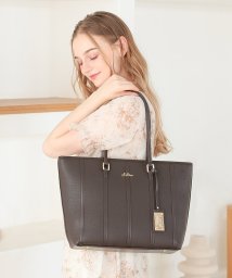 Clelia(クレリア)/【TVドラマ使用】トートバッグ レディース 大容量 A4 ファスナー付き おしゃれ 肩掛け ベレッサ Clelia クレリア clelia－22130－6/チョコ