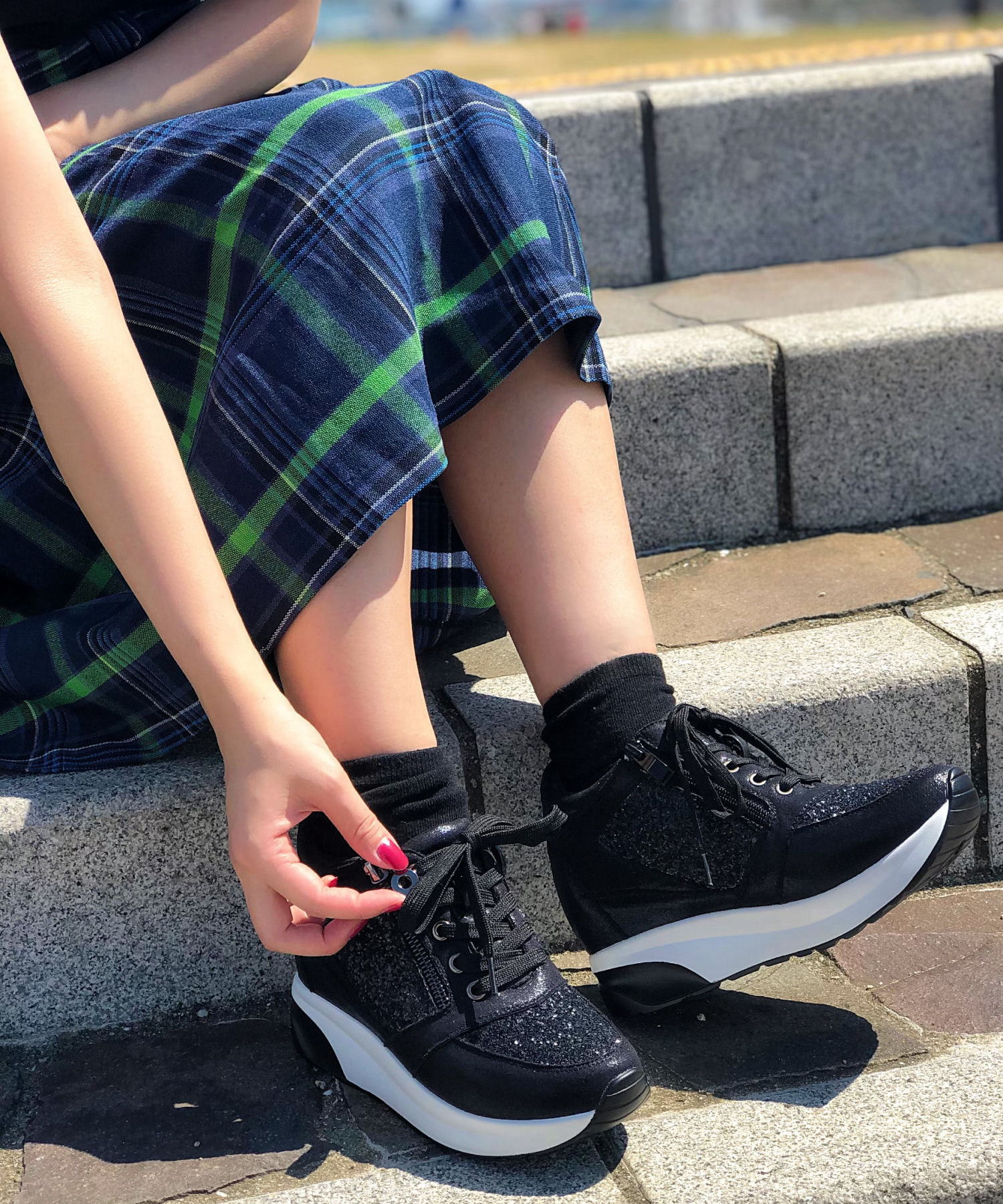 驚きの値段 Sugar Sugar シュガーシュガー グリッター厚底レースアップスニーカー 送料無料 早い者勝ち