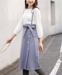 tocco closet(トッコクローゼット)/ウエストりぼん付きフラワービジュー装飾２ＷＡＹラップ風ジャンパースカート/GRAYSH BLUE