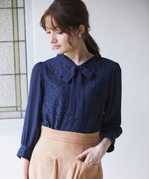 tocco closet(トッコクローゼット)/フラワーレース装飾ボウタイりぼんブラウス/NAVY