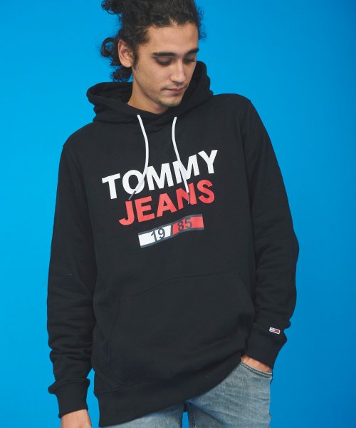 TOMMY JEANS(トミージーンズ)/Tommy Jeans ロゴパーカー/ブラック