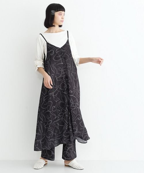ダンシングピープル柄キャミソールワンピース メルロー Merlot Magaseek