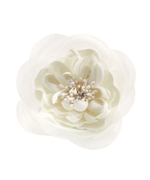 cream dot(クリームドット)/2種類の花びらが重なり合う、華やかなフラワーコサージュ/ホワイト
