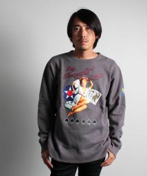 AVIREX(AVIREX)/【WEB&DEPOT限定】クルーネック スウェット ビッグ ビューティフル ドール/CREW NECK SWEAT BIG BEAUTIFUL DOLL/CHARCOL