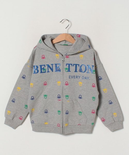BENETTON (UNITED COLORS OF BENETTON GIRLS)(ユナイテッド　カラーズ　オブ　ベネトン　ガールズ)/スウェット総柄ロゴジップアップパーカー/グレー