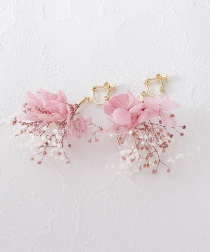 アジサイ カスミソウモチーフイヤリング イッツデモ Its Demo Magaseek