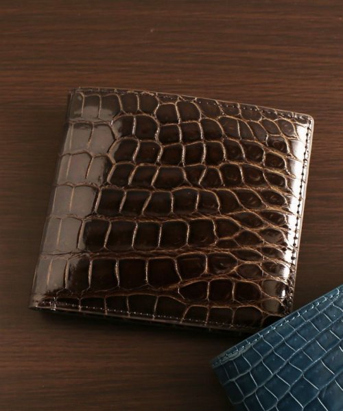 sankyoshokai(サンキョウショウカイ)/クロコダイルレザー折り財布シャイニング加工両カード/ダークブラウン
