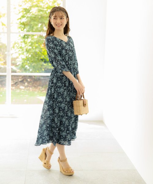 tocco closet(トッコクローゼット)/ウエストりぼん付きフラワープリントワンピース/NAVY