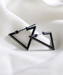 MAISON mou(メゾンムー)/【YArKA/ヤーカ】stainless series triangle pierce/ステンレス トライアングルピアス/ブラック