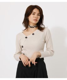 AZUL by moussy(アズールバイマウジー)/BUTTON ASYMMETRY KNIT/L/BEG1