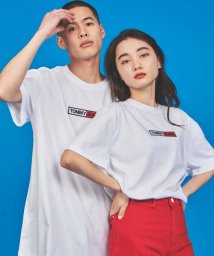 TOMMY JEANS(トミージーンズ)/エンブロイダリーボックスロゴTシャツ/ホワイト