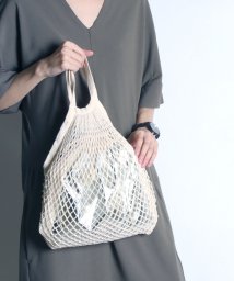 MAISON mou(メゾンムー)/【Parfum de Charmant Fleur/パルファム ドゥ シャルマンフルール】haku print 2way bag/箔プリント2wayショルダーバ/ホワイト