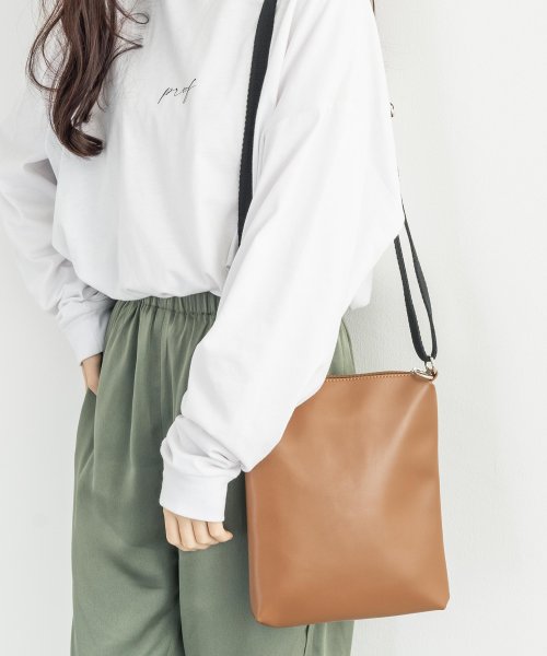 クーポン セール 62 Off ショルダーバッグ サコッシュ メンズ レディース ユニセックス Pu シンセティック フェイクレザー 合成皮革 シンプル 無地 カジュアル キレイめ 通勤 通学 ロッキーモンロー Rocky Monroe Magaseek