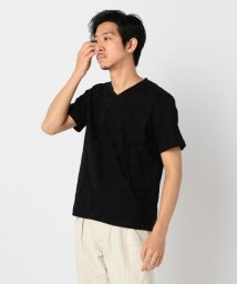 GLOSTER(GLOSTER)/幾何学リンクスVネックTシャツ/ブラック