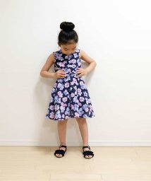 a.v.v(KID'S)(アー・ヴェ・ヴェキッズ)/[100－130]【洗える】シアーギンガムフラワープリントワンピース[WEB限定サイズ]/ネイビー