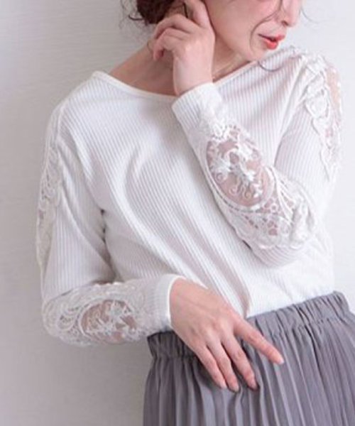 Sawa a la mode(サワアラモード)/刺繍レース袖のVネックリブトップス/ホワイト