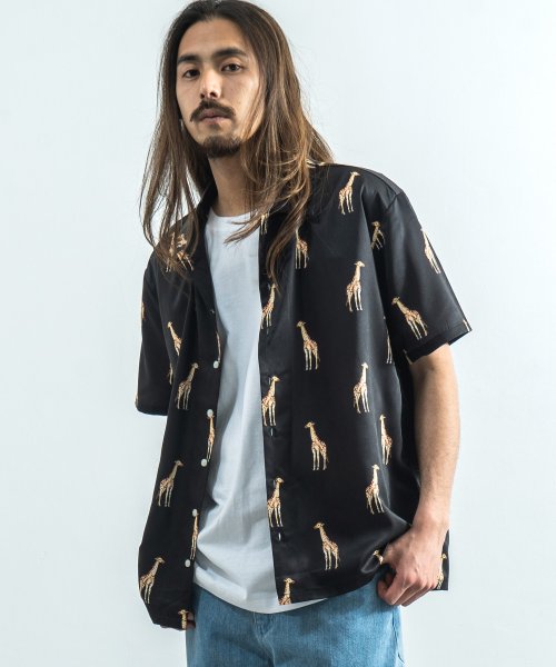 総柄シャツ メンズ レディース 半袖 白 ビッグシルエット キリン ジラフ プリント ボックス カジュアル ストリート Revo レヴォ Th 3000 95 ロッキーモンロー Rocky Monroe Magaseek
