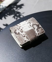 sankyoshokai(サンキョウショウカイ)/ダイヤモンドパイソンレザーベロ付き折り財布/ナチュラル