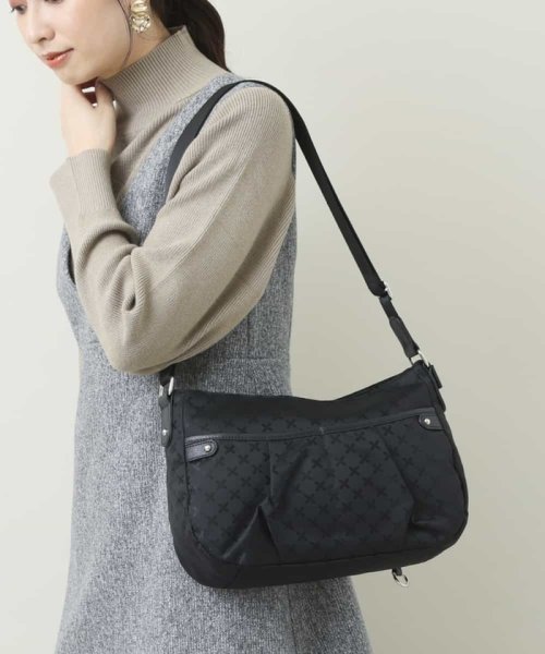 MK MICHEL KLEIN BAG(エムケーミッシェルクランバッグ)/【撥水】クロスパターンタックショルダーバッグ/ブラック