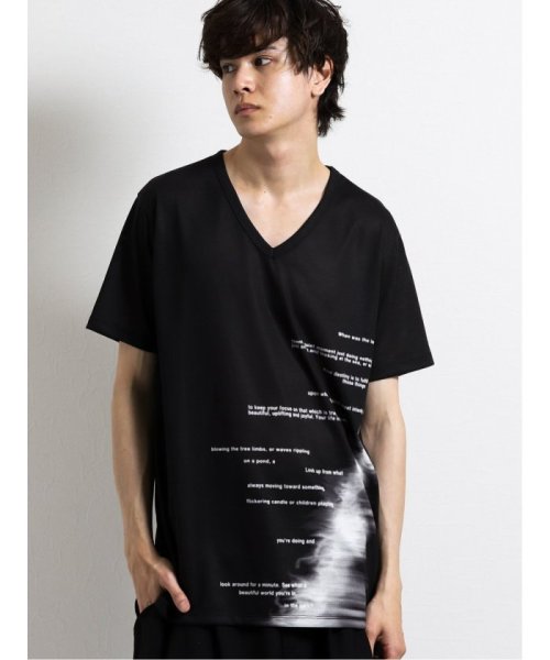 semanticdesign(セマンティックデザイン)/シェラック/SHELLAC 総柄グラフィック Vネック半袖Tシャツ/ブラック