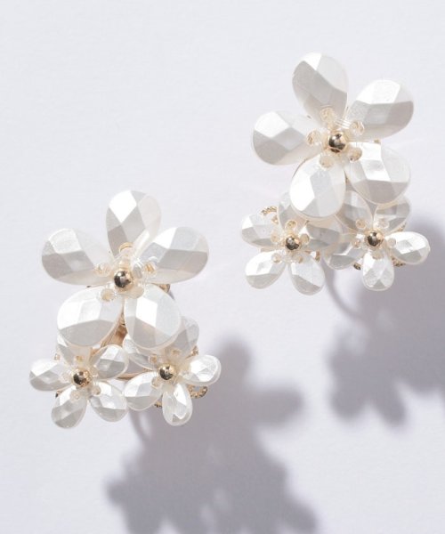 セール パールお花イヤリング スリーフォータイム Three Four Time Magaseek