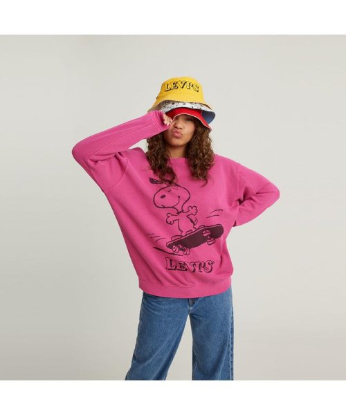 Levi's(リーバイス)/UNBASIC クルーネックスウェットシャツ Snoopy Skater Fuschia Red Garment Dye/REDS
