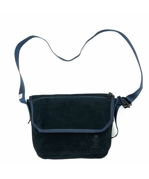 ＜マガシーク＞ アンバイジェネラルグッズストア AS2OV / アッソブ WP SUEDE MESSENGER BAG−NAVY ユニセックス ネイビー フリー UNBY GENERAL GOODS STORE】