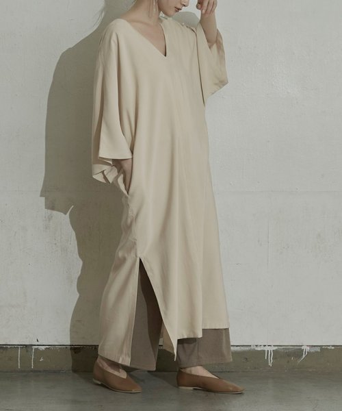 Vネックサイドスリットロングワンピース ミエット Miette Magaseek