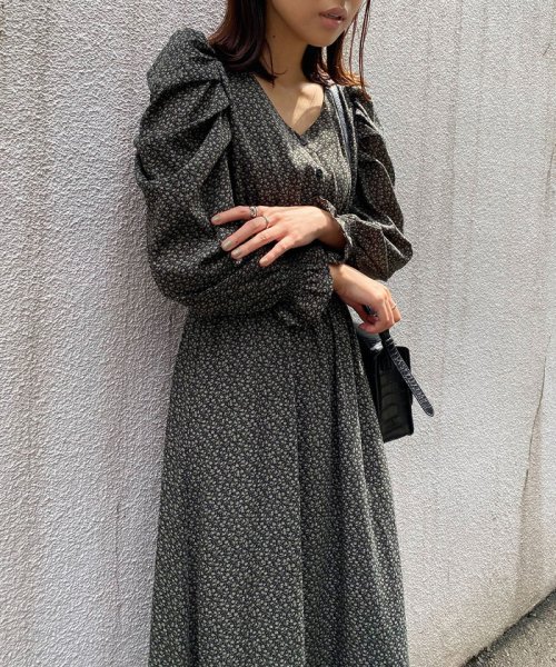 クーポン セール 30 Off 袖ボリューム花柄シャーリングワンピース ビス Vis Magaseek