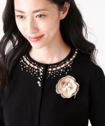 45%OFF！＜マガシーク＞ トゥービーシック カメリアコサージュ レディース ベージュ X TO BE CHIC】 タイムセール開催中】画像