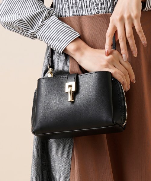 セール ピーアイ Pi 雑誌掲載 Via Demizon ビアデミゾン 財布機能を持たせた多機能ポシェット Magaseek セール ピーアイ Pi 雑誌掲載 Via Demizon ビアデミゾン 財布機能を持たせた多機能ポシェット Magaseek