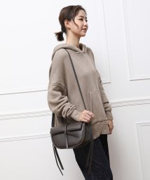 UNGRID bag(アングリッド　バッグ)/ソフトグレイン シンストリングフラップポシェット/DBRN