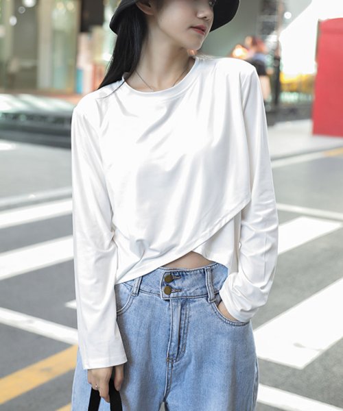 ｔシャツ レディース 長袖 へそ出し ショート丈 トップス 無地 綿 カットソー 薄手 黒 白 503572533 ショッピングゴー Shoppinggo Magaseek