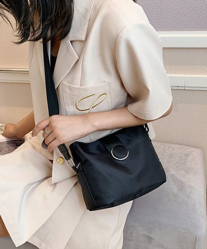 セール ショルダーバッグ レディース 斜めがけ 軽量 大人 2way スタッズ黒 韓国 カジュアル おしゃれ ショッピングゴー Shoppinggo Magaseek