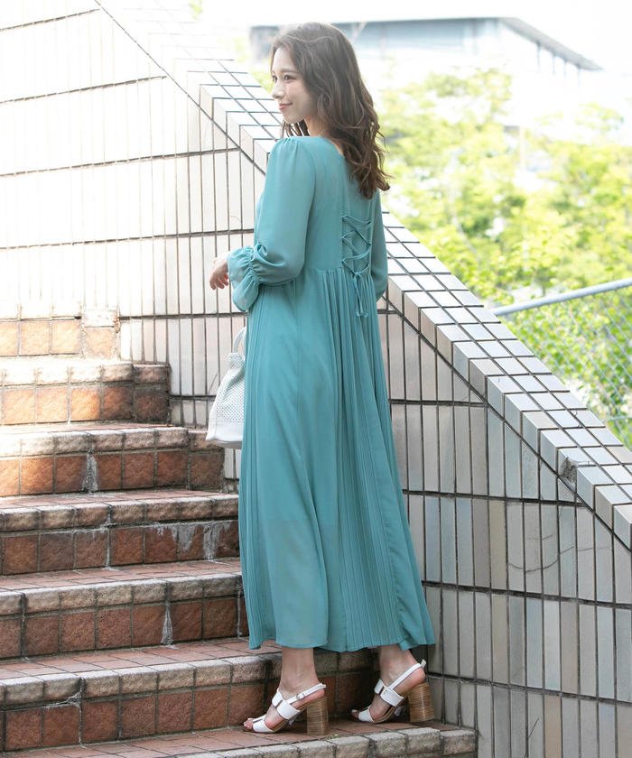 クーポン開催中 洗濯機で洗える バックコンシャスプリーツロングワンピース クイーンズコート Queens Court Magaseek