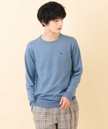 a.v.v (MEN)(アー・ヴェ・ヴェメンズ)/【TVドラマ着用】【洗濯機で洗える】ワンポイント刺繍クルーネックニット/ライトブルー