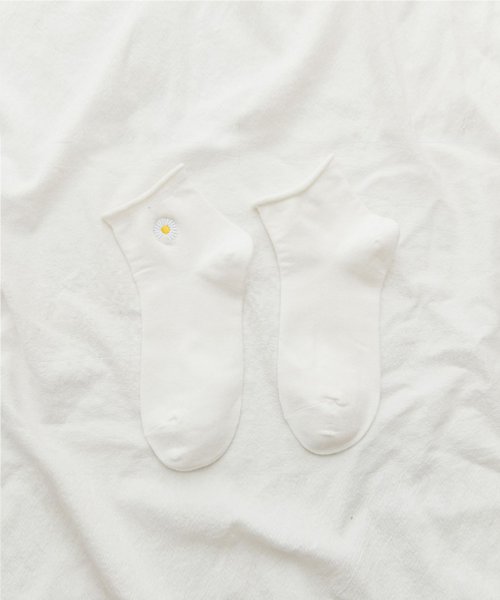 aimoha(aimoha（アイモハ）)/【秋冬新作】マーガレット 花柄 靴下 designs by korea/ホワイト