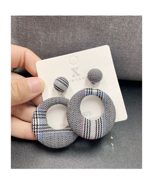 セール 千鳥格柄ピアス イヤリング レディース 人気アクセサリー 冬ピアス 大ぶり 大人おしゃれ セイヘイショップ Seiheishop Magaseek