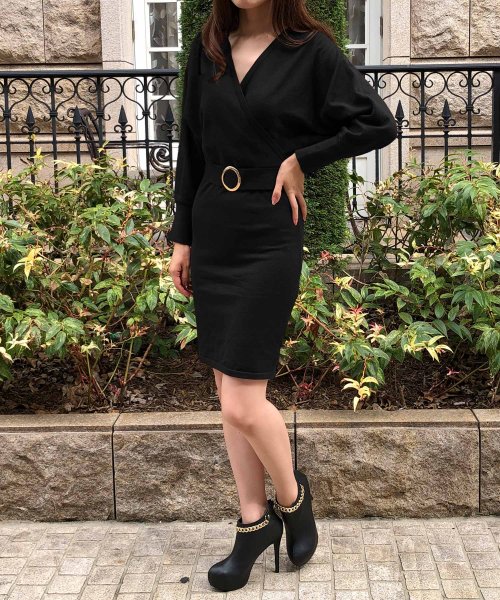 リングベルト付きカシュクールニットワンピース 6 秋冬 韓国 黒 白 赤 長袖 ひざ丈 膝丈 ミニ丈 タイト Vネック ブラック ホワイト ベージュ ジュリアブティック Julia Boutique Magaseek