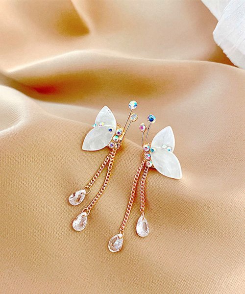 セール ピアス ロングピアス 蝶々 揺れる キラキラ 大ぶりピアス かわいい お洒落 輝く小顔効果 ショッピングゴー Shoppinggo Magaseek セール ピアス ロングピアス 蝶々 揺れる キラキラ 大ぶりピアス かわいい お洒落 輝く小顔効果 ショッピングゴー Shoppinggo Magaseek