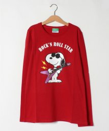 BENETTON (UNITED COLORS OF BENETTON GIRLS)(ユナイテッド　カラーズ　オブ　ベネトン　ガールズ)/【スヌーピー(SNOOPY)コラボ】ロックバンドTシャツ・カットソー/レッド